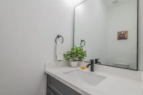 Cozy Duplex Mins to DT/ MCTR, free wi-fi/ Parking - Image 4