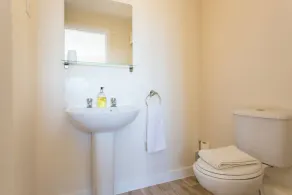 Spacious 2Bedroom 2Bathroom Apartment.Scenic Views - Image 3