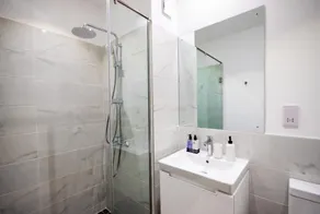 Splendid Apartments at Embassy Gardens - Image 3