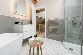 Beautiful-Romantic,  luxurious cottage with stunning views - Image 3