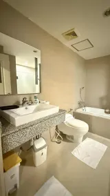 newly renovated 1-bedroom, 43 sqm, located in hearth of town and close to beach - Image 4