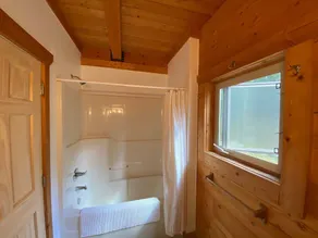 Quiet & Cozy Log Cabin near Revelstoke & Sicamous - Image 2