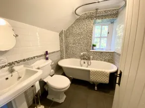 Quarry House, peaceful rural retreat, country farmhouse cottage, sleeps 8-12 - Image 4