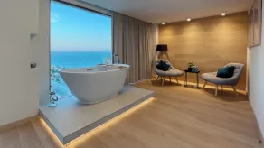 Villa with private swimming pool - Image 3