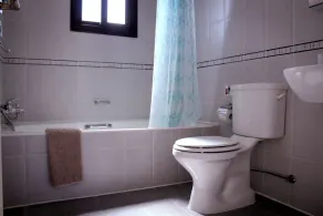 Villa de lujo de 3 dormitorios con piscina privada climatizada y hermosos jardines. - Image 3