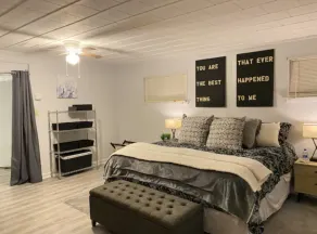Razorback Red Lakeside Cottage - Image 2