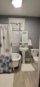 Gold 4 · Retreat Suite - Image 2