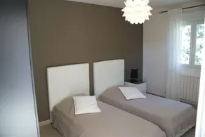 Annexe de mas provençal avec jardin et piscine privee et chauffée - Image 3