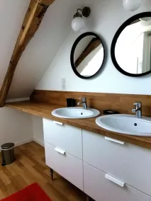 Maison confortable et calme, joli jardin clos. Lits faits, linge fourni. Wifi. - Image 4