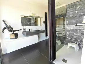 Skøn privat feriebolig for 8 personer med WIFI, klimaanlæg, pool, TV og terrasse - Image 4