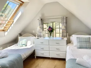 ** LOVELY 2 BEDROOM COTTAGE, GREAT LOCATION ** - Image 5