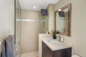 Mid Century Modern-Stunning Mountain Views, Quiet, Clean, Bright & Open Design. - Image 3