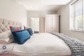 Stunning town centre ground floor garden apartment - Image 5