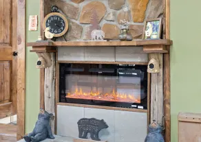 Jim Thorpe Rustic Cabin With Hot Tub, EV Charger, BBQ Grill & Outdoor Games! - Image 3