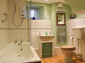 Perfect for couples and familes to come and enjoy the local area. - Image 3