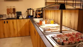 Hotel Good Night - Image 2