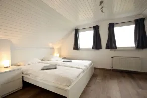 modern and large child-friendly duplex in prime location with lighthouse views - Image 4