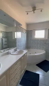 Beautiful spacious house, comfortable, quiet. while being close to shops - Image 2