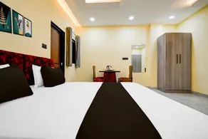 Deluxe Red Chilly 2.O Hotel & Banquet - Image 3