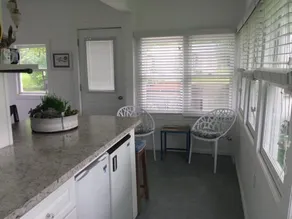 Adorable Cottage Townline Lake Paradise. Boat Kayak Fish BBQ Relax Swim. 2 BR - Image 5