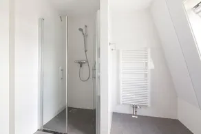 Stay in our spacious Sneekermeer 6 home with private jetty. - Image 3