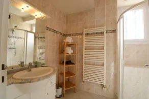 FAMILY HOME WITH VIEW*** OVER THE RIVER & CITY CENTER AT SHORT WALKING DISTANCE - Image 3
