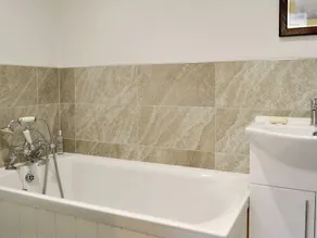 2 bedroom accommodation in Helmsley - Image 3