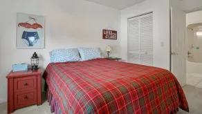 Lakefront Home Away From Home - Image 4