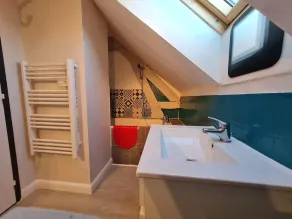 Charming Farmhouse Near Woods & Canal - Ideal for Families, Sleeps 9 - Image 5