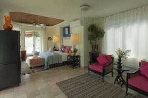 Fully staffed oceanfront Villa in gated community - Image 4