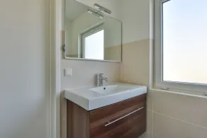 Casa renovada diretamente atrás das dunas, apenas a 100 metros da praia, perto do centro - Image 2