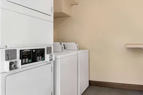 Soho Inn & Suites - Image 2
