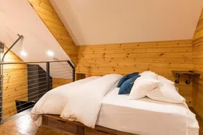 Tree House Oasis, conveniently located in the heart of Bentonville - Image 5