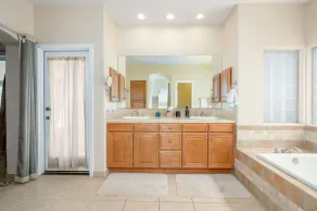 Voll ausgestattetes Ferienhaus mit Garten, privatem Pool und Whirlpool - Image 3