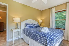Lakefront family home in gated community with swimming area & dock - dogs OK - Image 4