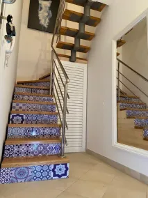 Family-friendly vacation beach apartment with enchanting sea views. - Image 2