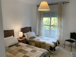 Appartement de luxe avec l'une des plus grandes piscines de la côte - Image 3