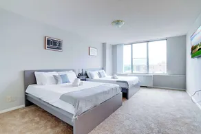 Fantastic 2 BR Apt + Den @Crystal City With Gym - Image 3