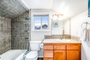 Corner Townhome with Deck, Tons of Natural Light, WiFi, & Gas Fireplace - Image 5