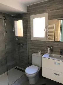 Wunderschöne Villa - sehr sonnig gelegen mit 3 SZ und tollem Gemeinschaftspool - Image 5