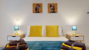 Luxury 2 Bed Apartment with Parking 18 mins from London - Image 5
