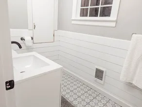 Downtown Historic Bungalow- Pet friendly fully fenced backyard - Image 3