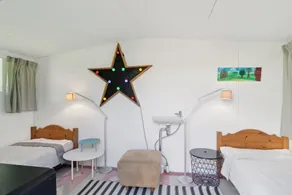 Rummeligt sommerhus med pool - Image 3