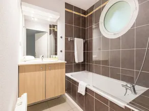Lovely apartment for 8 people with WIFI, pool, TV, terrace and pets allowed - Image 2