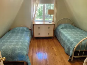 Beautiful, Family-friendly lakefront Cottage on a popular sandbar. - Image 3