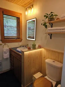 Oceanfront Garden Cottage - Gateway to Attractions & Towns. Private Cove Mooring - Image 3