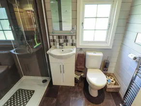 Dollys Hideaway Cabin - Image 3
