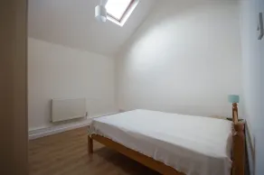 Big bright flat for 4-6 people with good links to around the city - Image 3