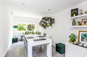 House Sleeps 11 With Enclosed Garden - Image 4