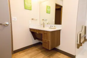 Prime 2 Bed ADA Accessible Travel Apartment in The Lilac City - Image 4